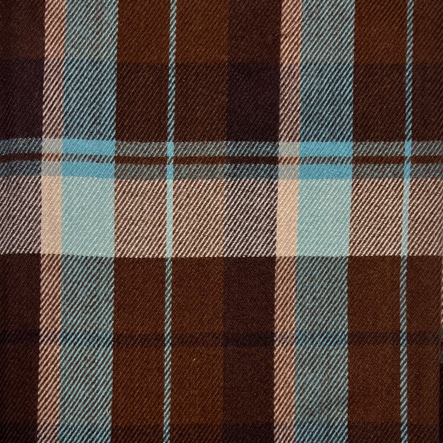 Classic Scottish print with tassel - Brown