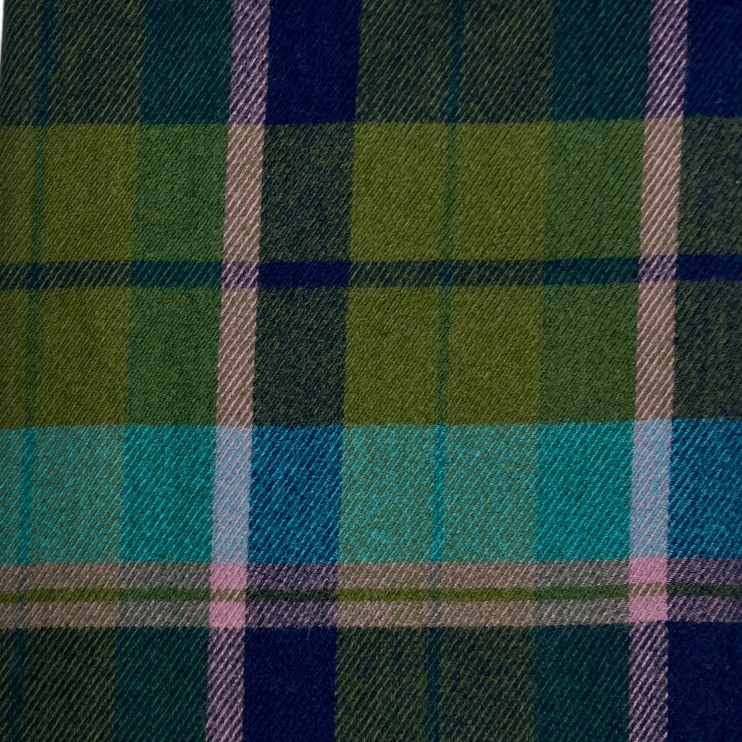Classic Scottish print with tassel - Green